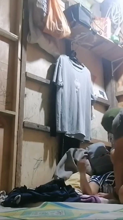 Seksi Filipinli karı, üvey kardeşi tarafından kamerada sikilirken yakalandı | Klip 3