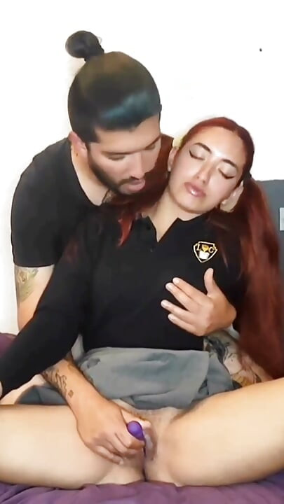 Bir kadın öğrenci dersten sonra prezervatifsiz sikiliyor ve spermi yutuyor.