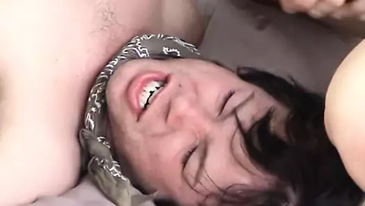 Kovboy bir grup kovboy kızla şanslı olur