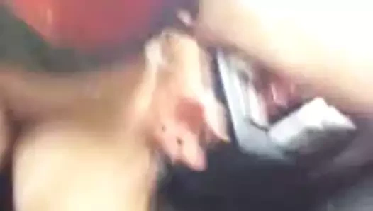 Komşu eşime yardım ediyor