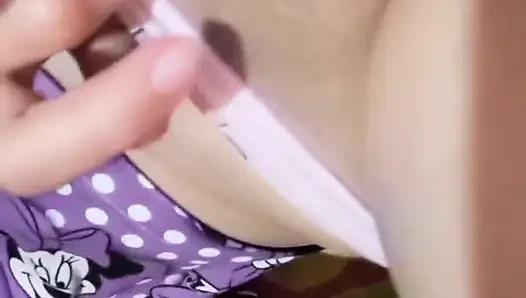 Götlü kız boşalana kadar mastürbasyon yapıyor