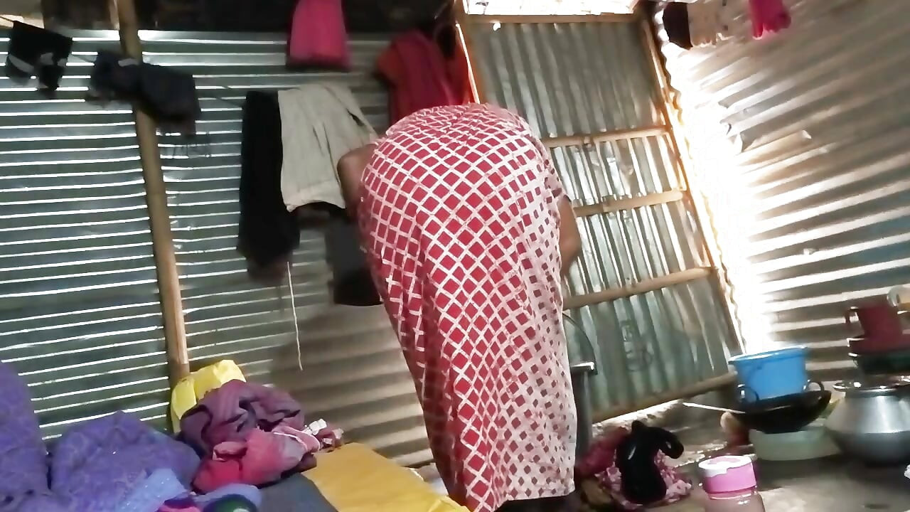 Chudai ke bad aunty ne Naha kar aaya dress changing video