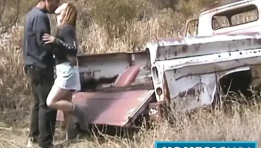 İnce hatun Cody açık havada kovboy kızda paslı büyük yaraktan zevk alıyor