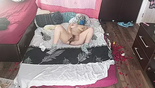 Lick the wife's juicy pussy until orgasm. Hot sex amateur couple. Sensual massage of a sexy couple with oil on the body.