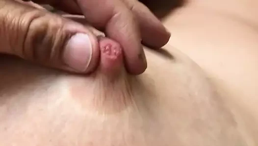 Karımın göğüslerini keşfedin