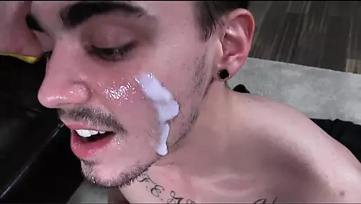 Gaycastings asher hawk oyuncu seçmelerinde ona bolca döl attırıyor