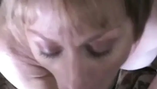 Melanie'nin aç ağzı besleniyor