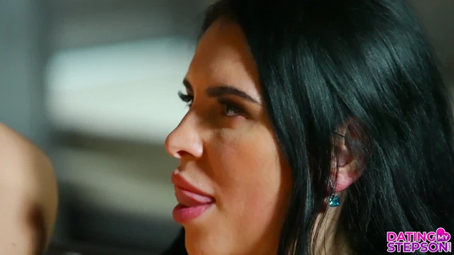 Amcığının üstüne çıkıyor - s2e2