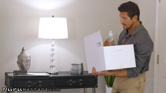 Nurumassage üvey babası nuru yağı &amp; 18yo kedi denemek istiyor