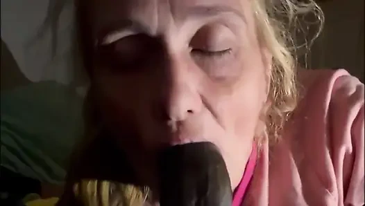 Headrietta: büyük zenci yarağının ruhunu emiyor