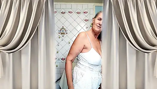 Hot housewife Lukerya. A mature Ukrainian woman shows off her figure and poses for the camera at home.