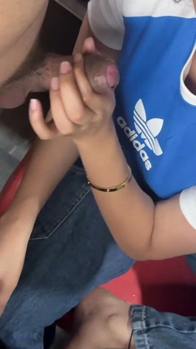 Ağzında döl olan oral seks kraliçesi | Klip 2