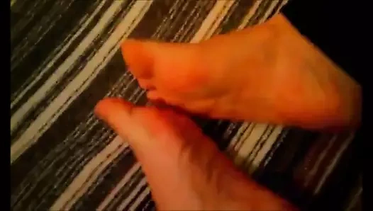 Anna maria seksi küçük (35 beden) ayaklarını hareket ettiriyor (bölüm 3)