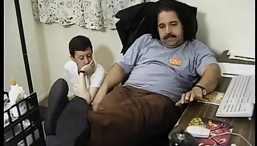 Azgın iri güzel kadın bir adam tarafından düzgün bir şekilde sikilmek istiyor