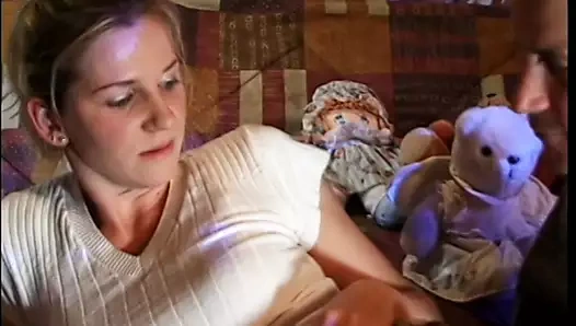 Genç sarışın sürtük hocasının sert direği için bacaklarını açmaya karşı değil