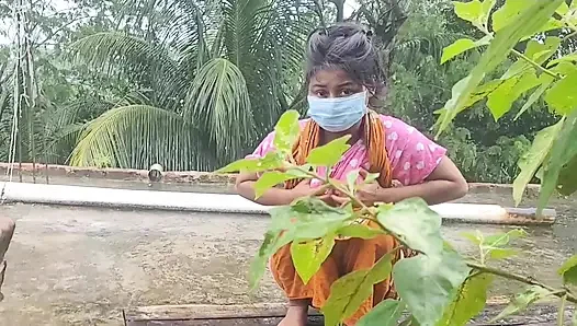 Viral Bangladeşli video: Küçük erkek kardeşimin karısının sulu göğüslerini emmek için yağmurda çatıya gidiyorum.