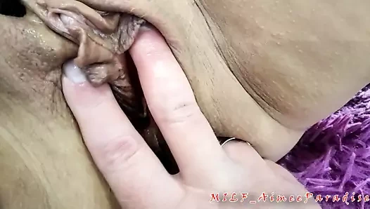 Olgun bir saksocu karısının ıslak delikleri yakın çekimde sert becerdin!