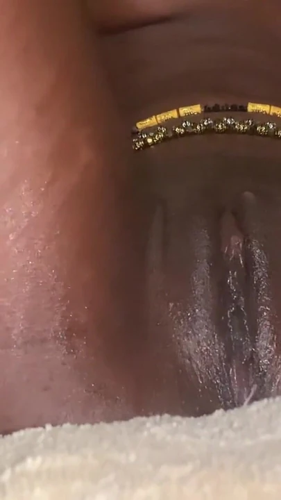 Ateşli zenci hatun browngurl234 tek başına mastürbasyon yapıyor | Klip 1