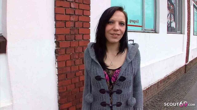 Ince Alman kolej kız seçilmiş yukarı için döküm sikme tarafından eski adam