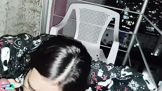 Balkonda lezzetli açık havada sakso (teşhirciliğe bayılıyorum)