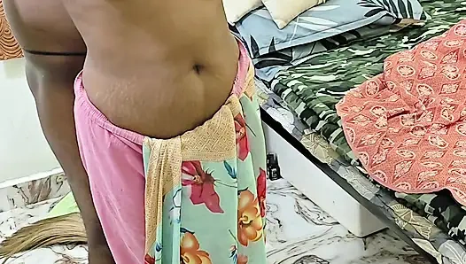 Masum yeni hizmetçi karısı mutfakta yemek pişirirken kocası tarafından sikiliyor