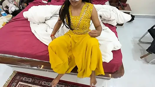 Üvey kız kardeş üvey erkek kardeşinin siyah kalın yarağını üvey kız kardeşinin ağzına sokturuyor, sonra etiketi aldı ve sikildi