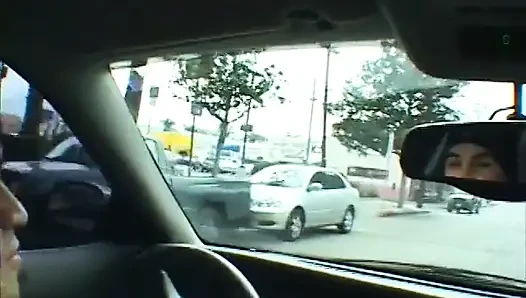 Salacious sarışın dar götünü tuvalette siktiriyor