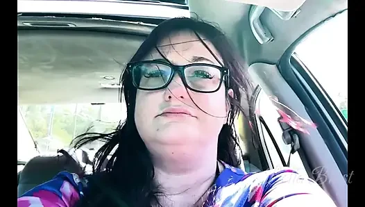 Parlak bir dokunuşla güneşli gün sürüşü: pedal pompalama eğlencesi: bella blast ile seyir