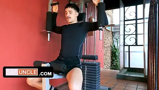 Çalışmaya devam et, ben büyük yarağını emip kurutacağım