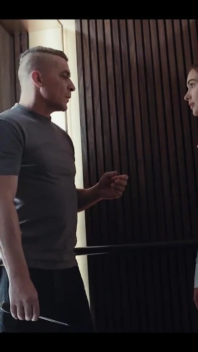 Yaşlı adam zamanı donduruyor ve genç şımarık kız Matty Mila Perez'i sikişi durdurmak için kullanıyor | Klip 1