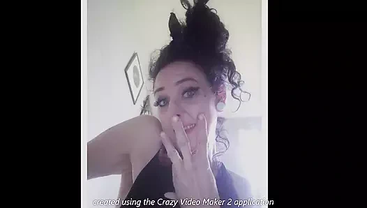 Amatör siyah ve beyaz orta yaşlı seksi kadın kırbaçlıyor ve amını ve götünü ekiyor