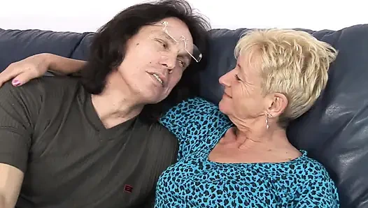 Nine işemeyi seviyor