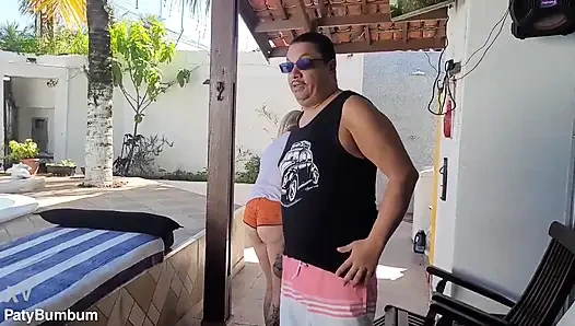 Jaguar'ın arkadaşı benim spor salonuna gitmemi bekliyor ve poposunu ve vajinasını kocama verdi