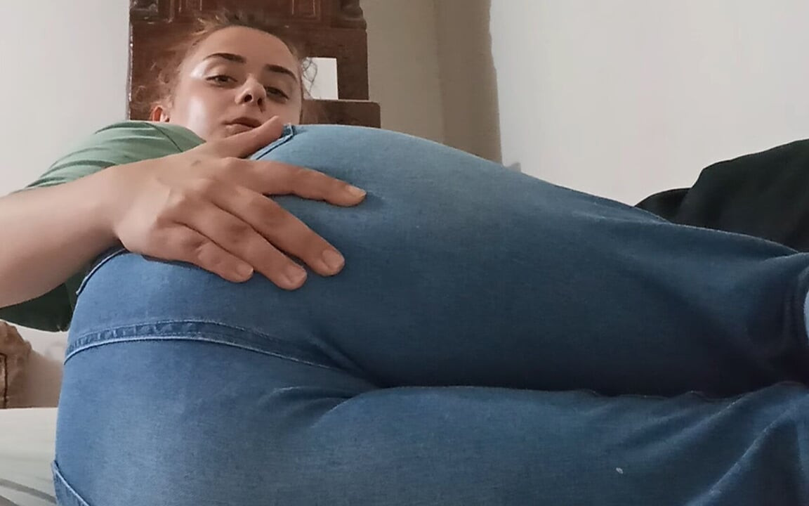 Big Farts in Tight Jeans