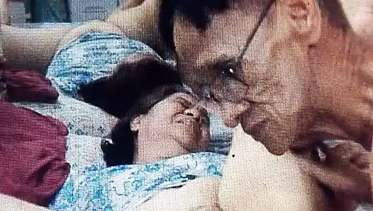 Karım amını yalayıp daha düşük domaltarak sikmemi istiyor