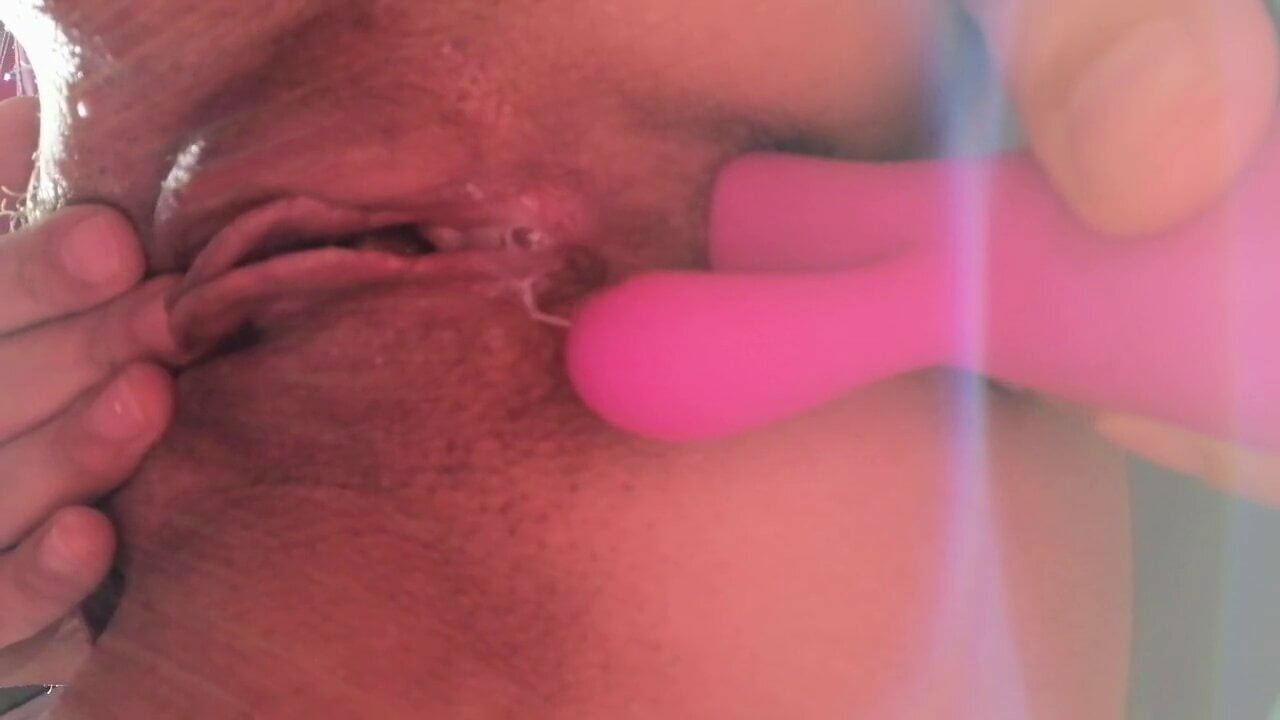 ıslak kedi ile yapay penis içeride göt