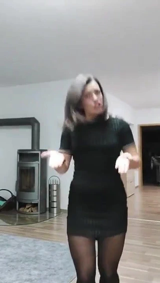 pantyhose dans mani 1