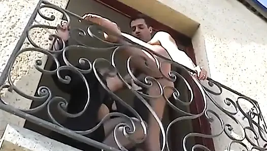 Bir çift evde sikişirken gözetleniyor