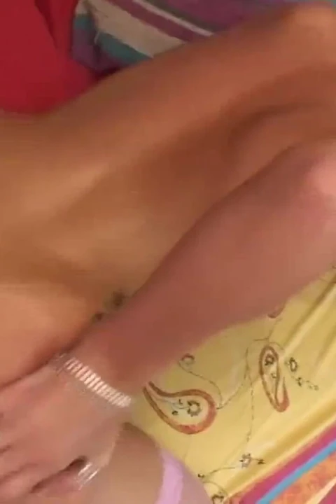 Çoraplı orta yaşlı seksi kadın yarak emiyor ve sikiliyor bakış açısı