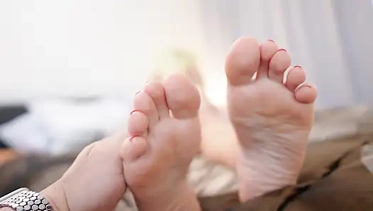 Sarkık Memeli Dövmeli Sarışın Orta Yaşlı Seksi Kadın Motelde Götünü Ve Amını Mahvediyor