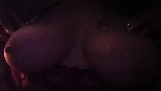 Büyük memeli orta yaşlı seksi kadın