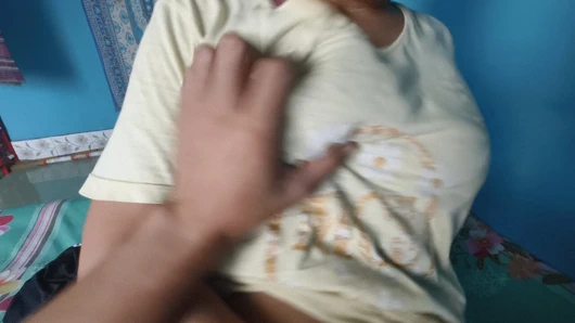 Ateşli asyalı bir kızı ilk kez seks yapıyor Desi Asyalı ateşli seksi kız servisi xxx asia