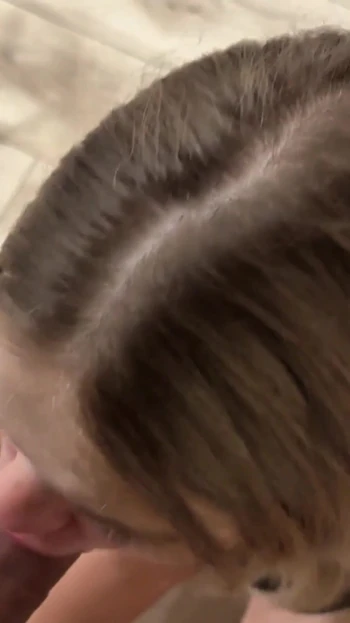 Волнующий момент из "Заставь меня кончить, а потом трахни меня там, где хочешь русское домашнее порно настоящей пары"