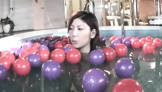 Havuzda Japon oturumu