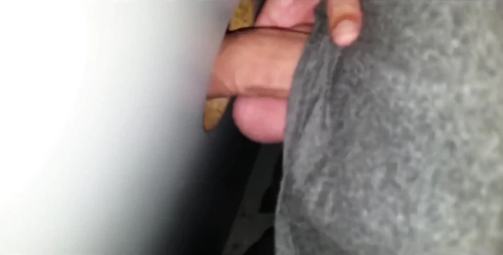 Sevimli kız arkadaş deliğinde gergin oluyor