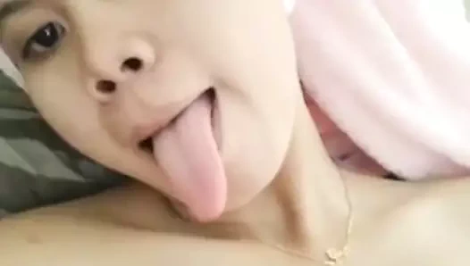 yaramaz kız vücudunu göster