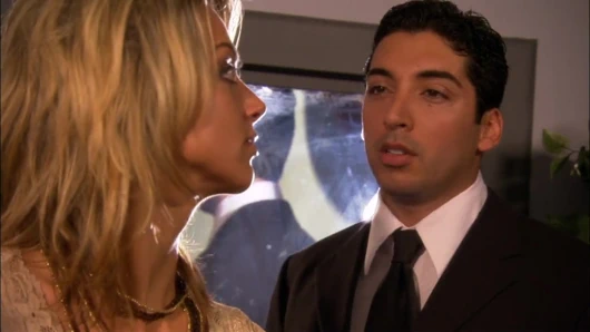 Ateşli orta yaşlı seksi kadın için ateşli an...