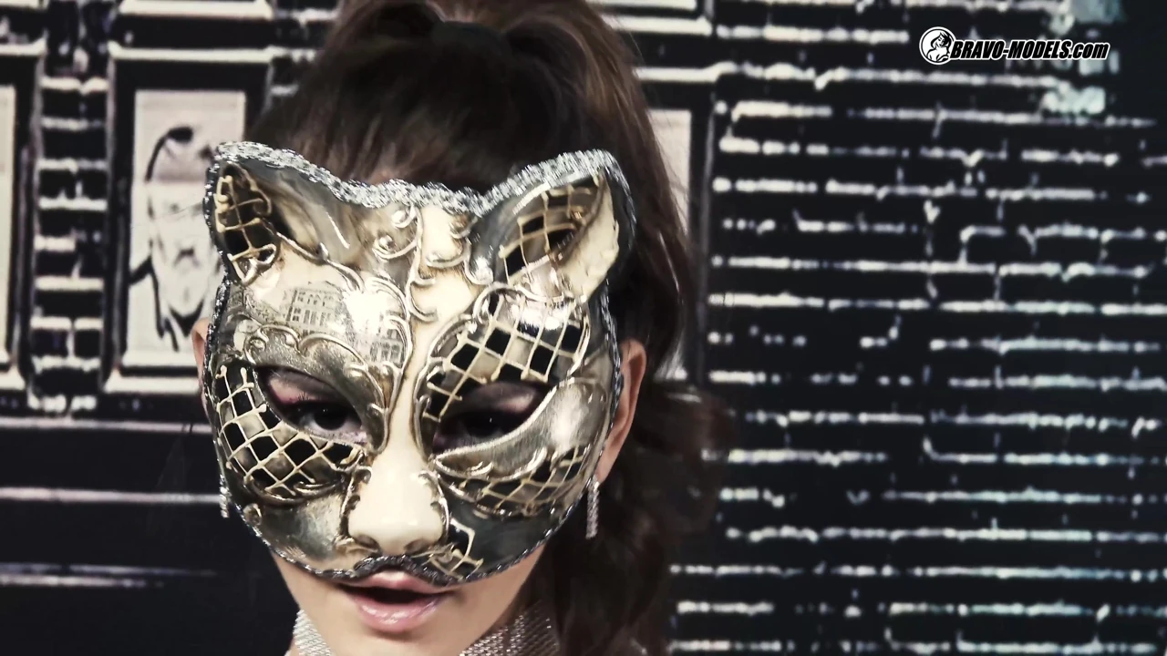 417- Adele Unicorn as Kitty Venice Mask Costume