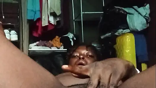 Parmaklama onu mutlu ediyor