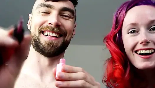 Ateşli alfa çift kadın kılıklı aşağılama fantezisi tarafından aldatıldı ve kadın egemenliğini yitirdi